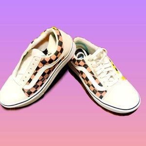 NWT Comfort Sole Vans. Size 6. Never worn! Beautiful pattern